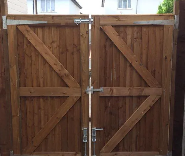 A double fence gate